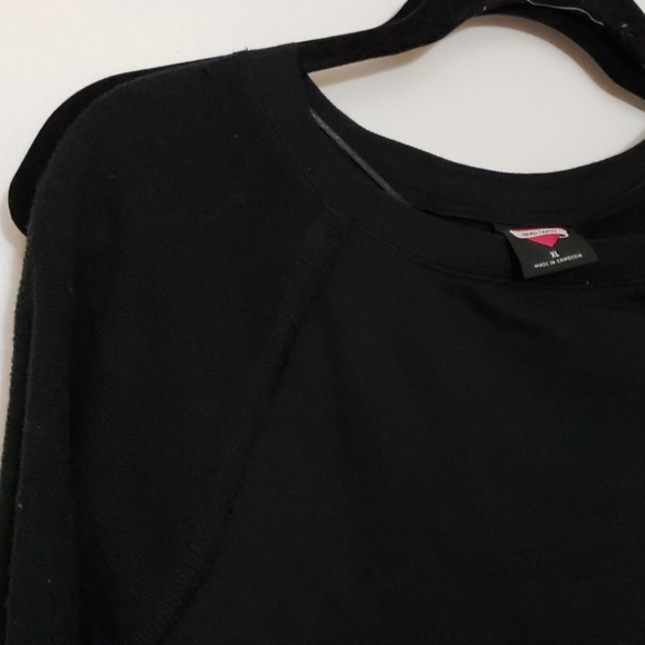 Black sweater. Size xl. Worn twice - Picture 2 of 4